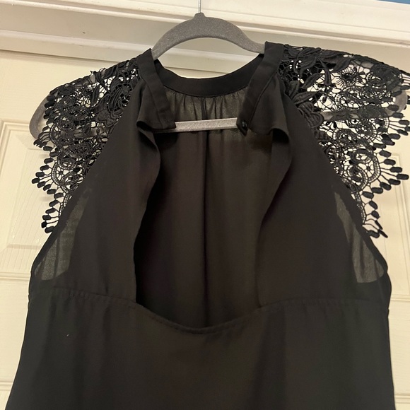 Express Dress Shirt Lace with button back - Picture 2 of 3